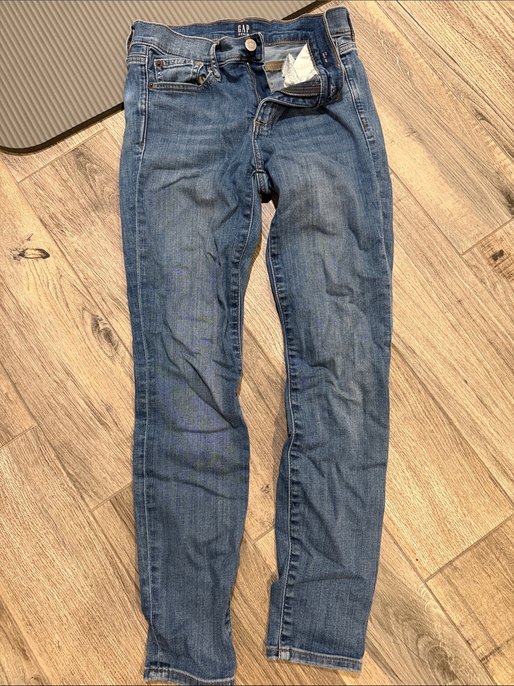 GAP Women’s True Skinny Jeans